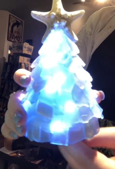 Weihnachtsbaum aus Meerglas-Imitat | Handgefertigt | Blau-Grün-Türkis | Mit Muscheln & Seesternen