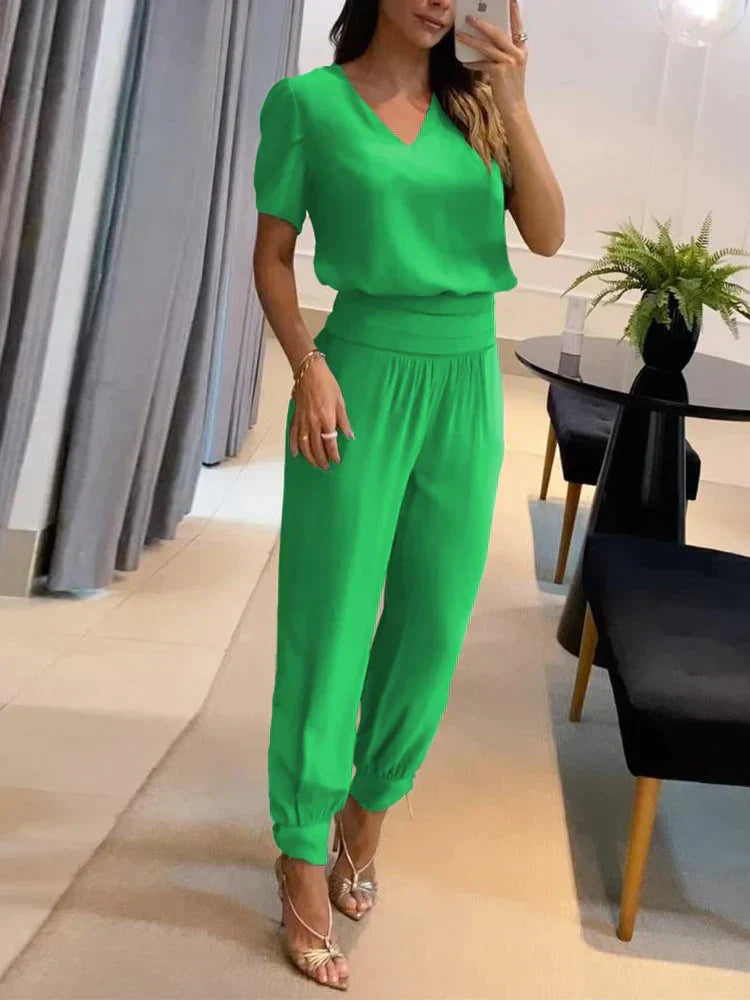 Zweiteiliges Set Aus V Ausschnitt Oberteil Und Kurzer Hose Für Damen | Formell