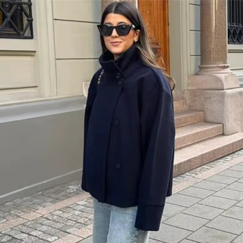 Elise – Luxus Kurzjacke mit aufgesetzter Brusttasche