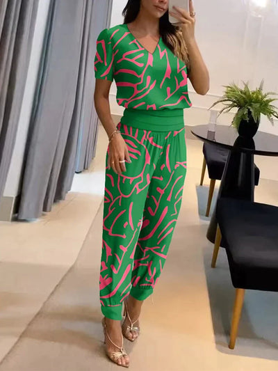 Zweiteiliges Set Aus V Ausschnitt Oberteil Und Kurzer Hose Für Damen | Formell