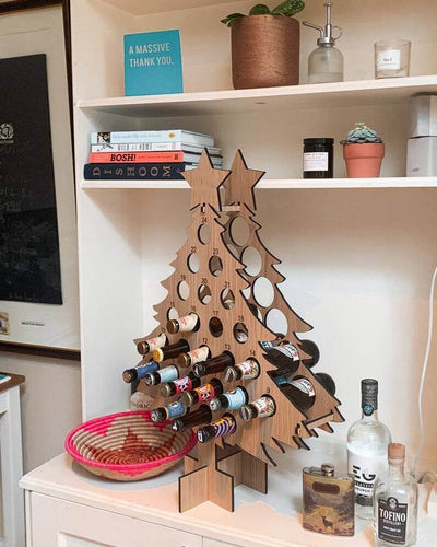 Adventskalender Holz | Weihnachtsbaum Form | Befüllbar mit Bier, Wein & Mini-Flaschen