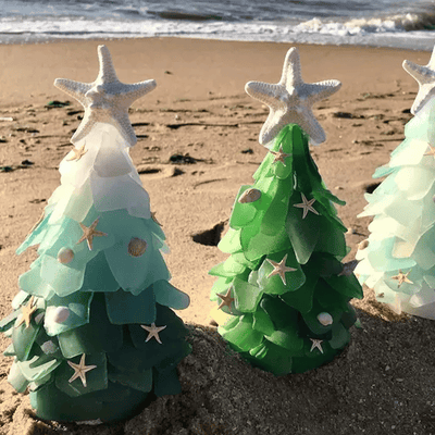 Weihnachtsbaum aus Meerglas-Imitat | Handgefertigt | Blau-Grün-Türkis | Mit Muscheln & Seesternen