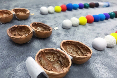 Miniatur Häuschen aus Walnussschale | Handgefertigt | Mit Licht