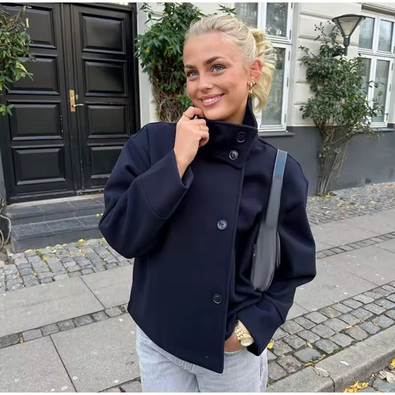 Elise – Luxus Kurzjacke mit aufgesetzter Brusttasche