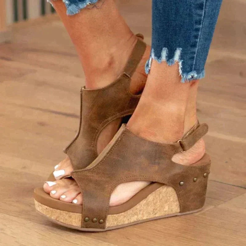 Orthopädische Ledersandalen für zusätzlichen Halt