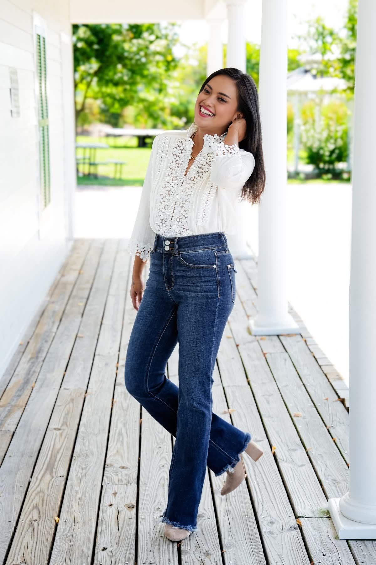 Damen Bootcut Jeans | Hohe Taille | Stretch Denim mit Fransen-Saum | Figurbetonte Passform