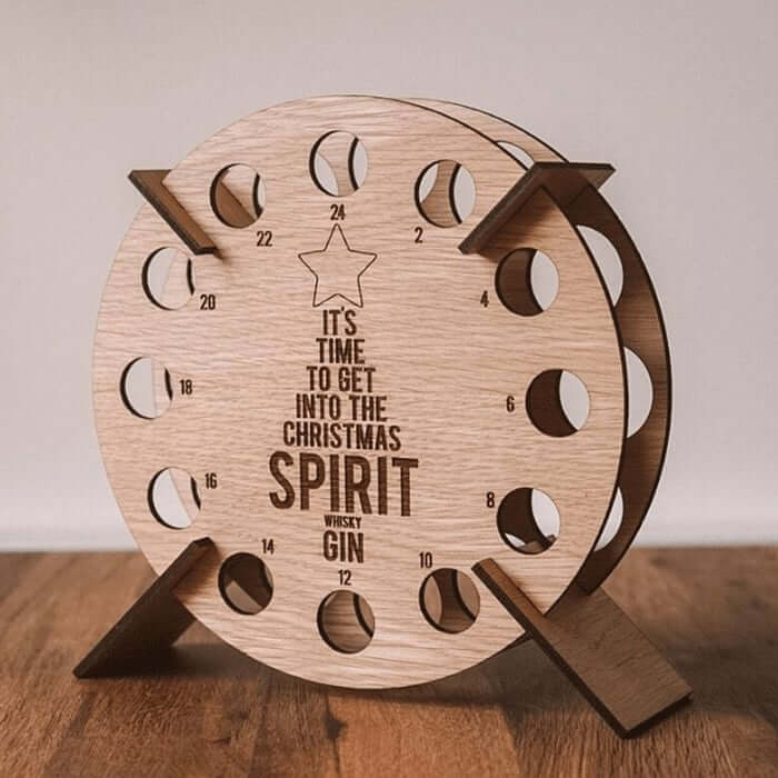 Adventskalender Holz | Weihnachtsbaum Form | Befüllbar mit Bier, Wein & Mini-Flaschen