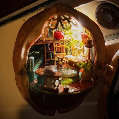 Miniatur Häuschen aus Walnussschale | Handgefertigt | Mit Licht