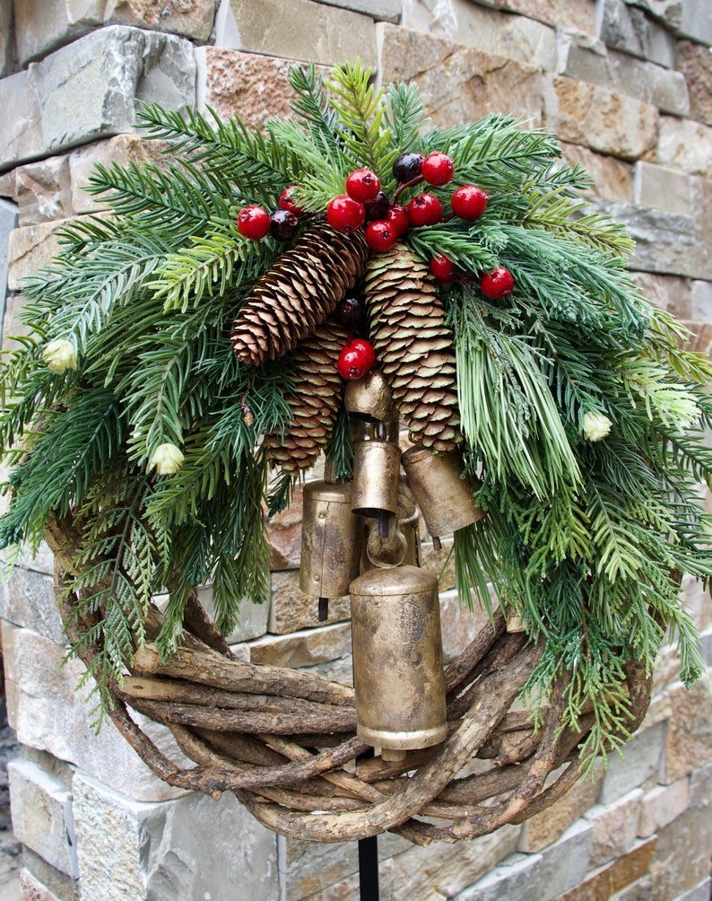 Boho Weihnachtskranz mit Glocken | Tür- & Wanddekoration | Handgefertigt