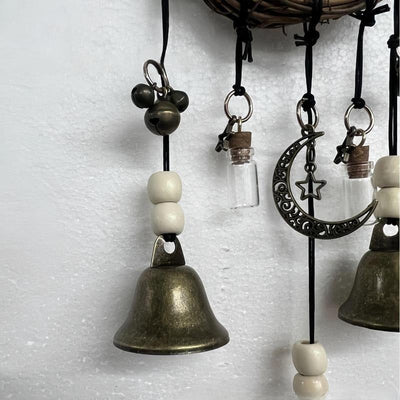 Hexenglocken Hängedeko | Handgefertigt | Rattanring & Mondanhänger | Boho Witchcore Stil