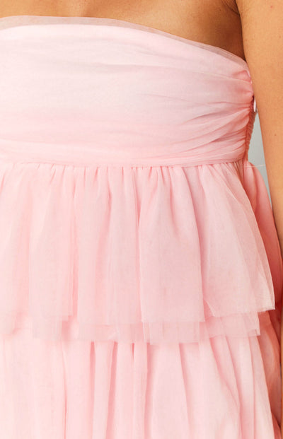 Damen Mini Kleid | Rüschen & Stufendesign | Schulterfrei | Gefüttert