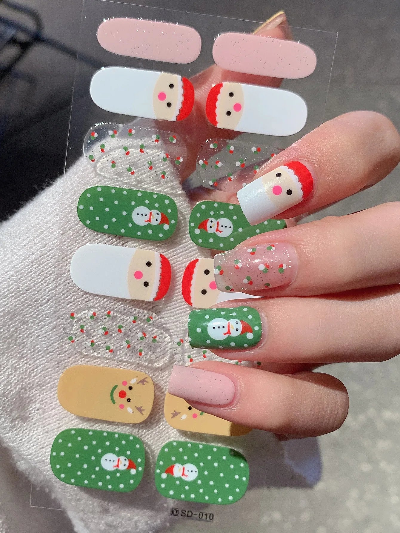 Weihnachtliche Nagelsticker | Festliche Designs | Einfach aufzutragen