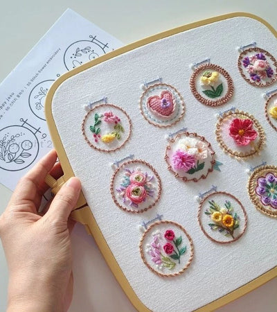 Stickrahmen Set „Kleiner Blumenrahmen“ | DIY Stickerei | 12 Designs | Für Anfänger