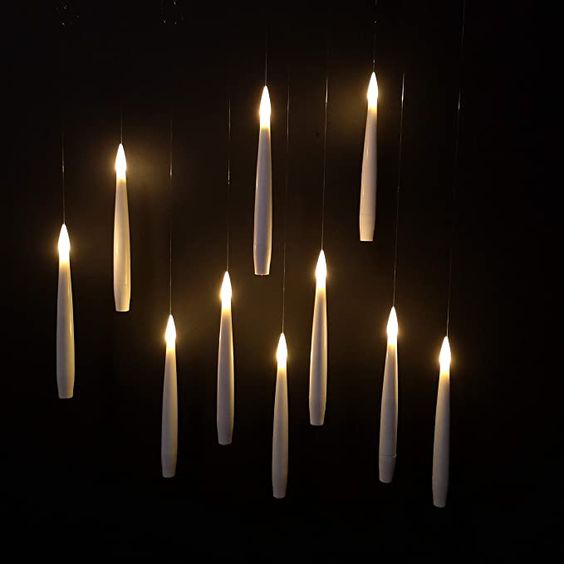 Schwebende LED Kerzen Set | 12 Stück mit Fernbedienung & Aufhängung | Flammenlose Deko