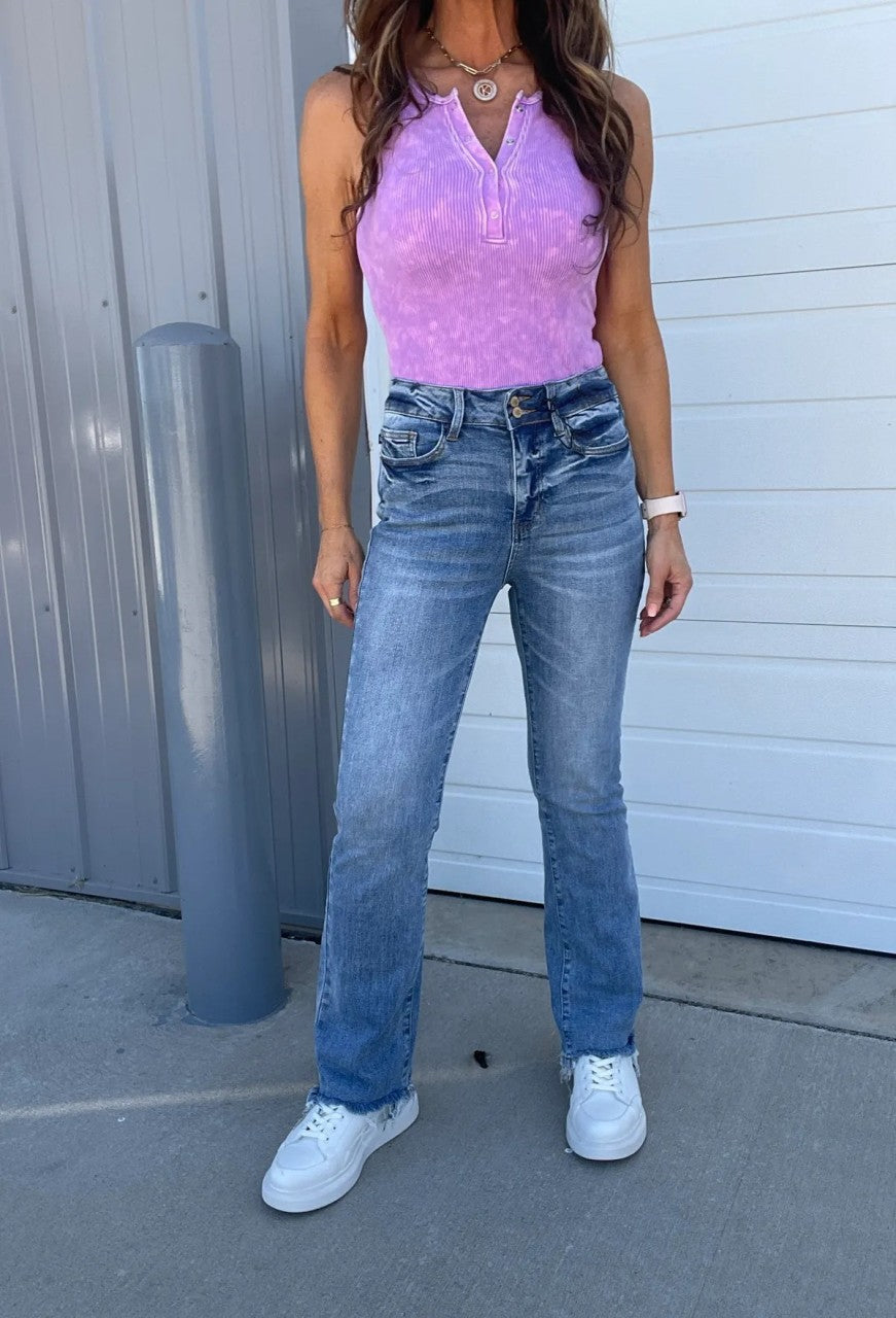 Damen Bootcut Jeans | Hohe Taille | Stretch Denim mit Fransen-Saum | Figurbetonte Passform