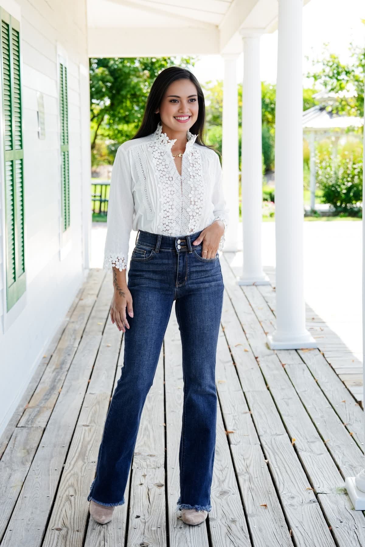 Damen Bootcut Jeans | Hohe Taille | Stretch Denim mit Fransen-Saum | Figurbetonte Passform