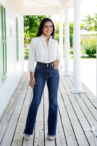 Damen Bootcut Jeans | Hohe Taille | Stretch Denim mit Fransen-Saum | Figurbetonte Passform