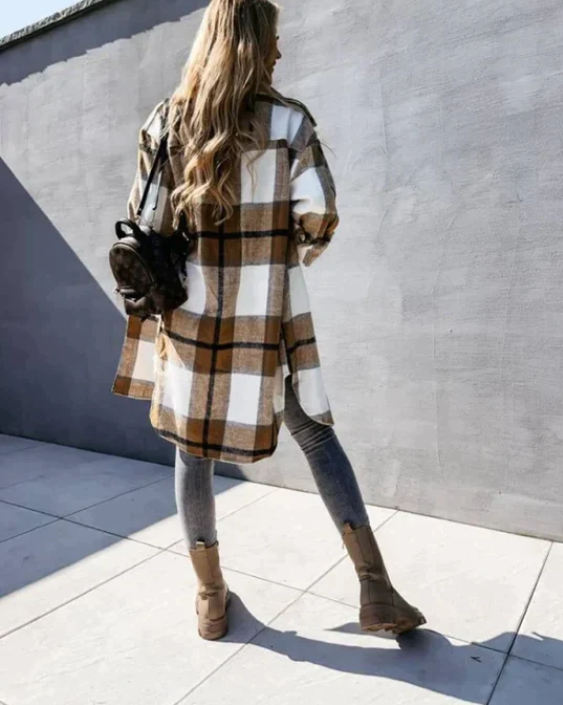 CARA | MODISCHER KARIERTER MANTEL MIT SCHMALER PASSFORM