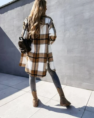 CARA | MODISCHER KARIERTER MANTEL MIT SCHMALER PASSFORM